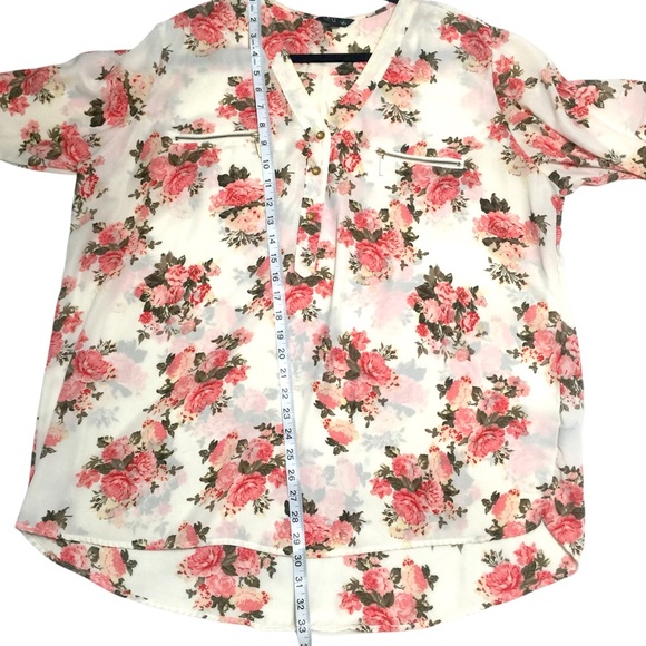 🦙 2X Women’s Cream Blouse Pink Red Roses - Picture 6 of 7